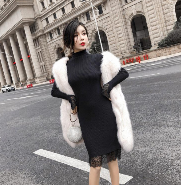 Moodne naiste kleit kõrge kraega ja pikkade pitsiga varrukatega