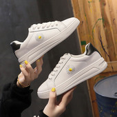 Naiste ökonahast värvilise tikandiga tossud - valge