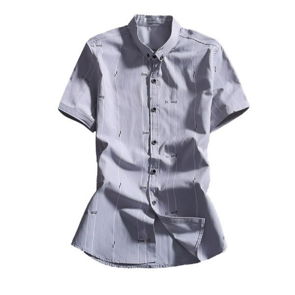 Moodne meeste särk lühikeste varrukate ja nööpidega