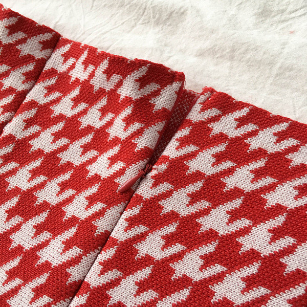 Kockás női szoknya testre szabott modell, magas derékkal