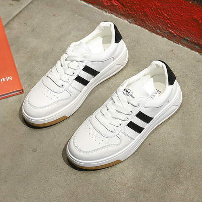 Naiste rihmade ja lameda tallaga tossud - valget värvi ökonahast