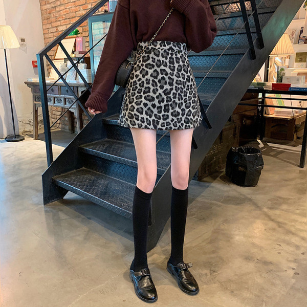Kõrge vöökoha ja leopardimustriga villane naiste seelik