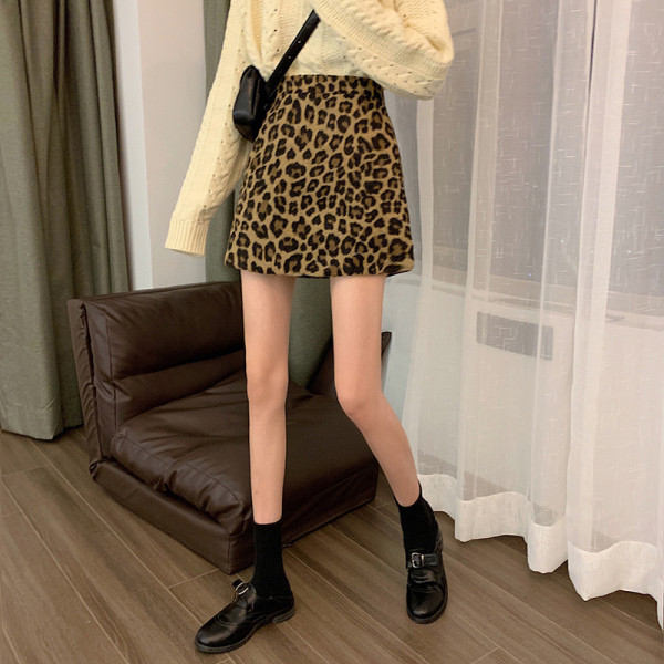 Kõrge vöökoha ja leopardimustriga villane naiste seelik