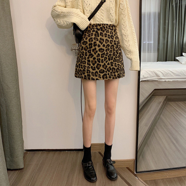 Kõrge vöökoha ja leopardimustriga villane naiste seelik