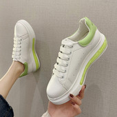 Naiste vabaaja tossud lameda ja värvilise kunstnahast tallaga