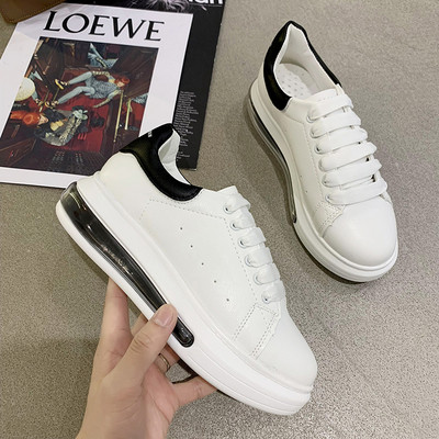 Naiste vabaaja tossud lameda ja värvilise kunstnahast tallaga