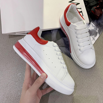 Naiste vabaaja tossud lameda ja värvilise kunstnahast tallaga