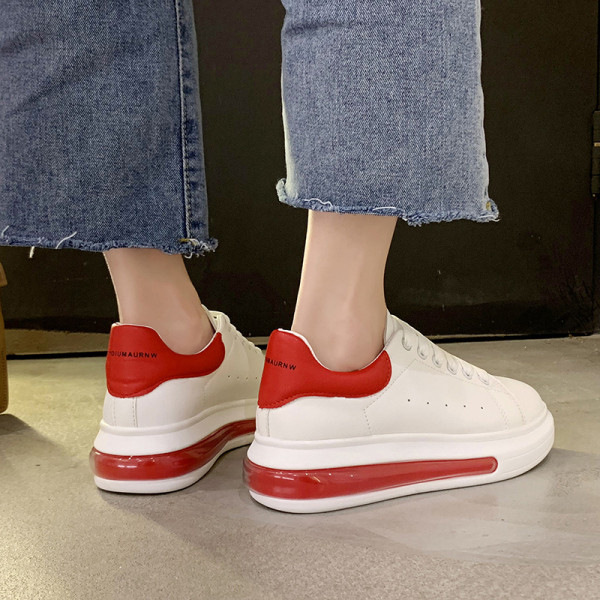 Naiste vabaaja tossud lameda ja värvilise kunstnahast tallaga