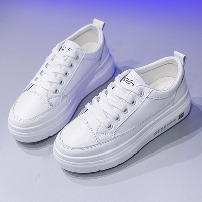 Valge lameda tallaga nahast naiste kevadtossud