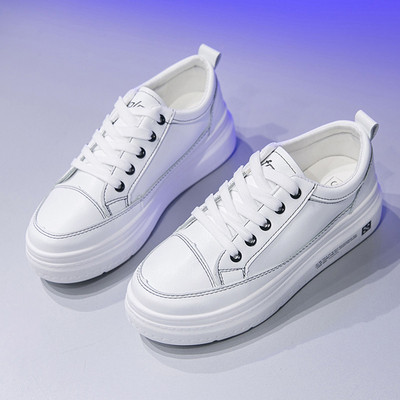 Valge lameda tallaga nahast naiste kevadtossud