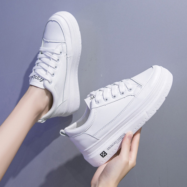 Valge lameda tallaga nahast naiste kevadtossud