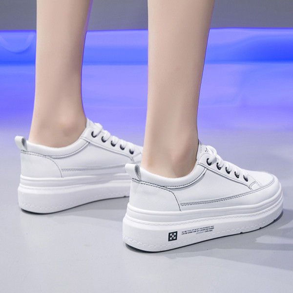 Valge lameda tallaga nahast naiste kevadtossud