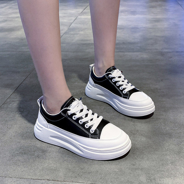 Moodsad valget värvi ökonahast lameda tallaga naiste tossud