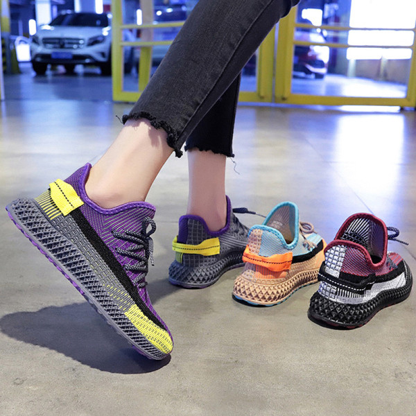 Vabaaja värvilised paeltega naiste tossud