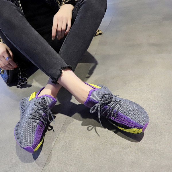 Vabaaja värvilised paeltega naiste tossud