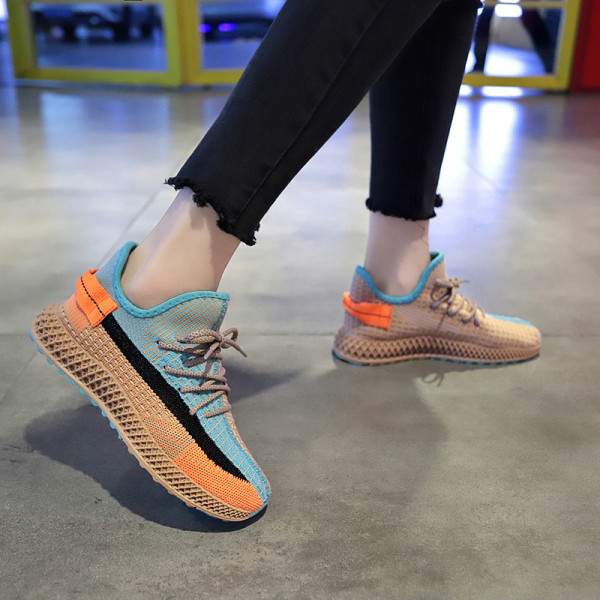 Vabaaja värvilised paeltega naiste tossud