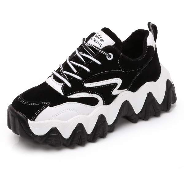 Kareda talla ja embleemiga vabaaja naiste tossud