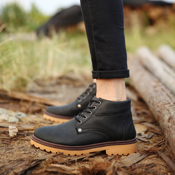 Alkalmi férfi cipő műbőrből, fűzős