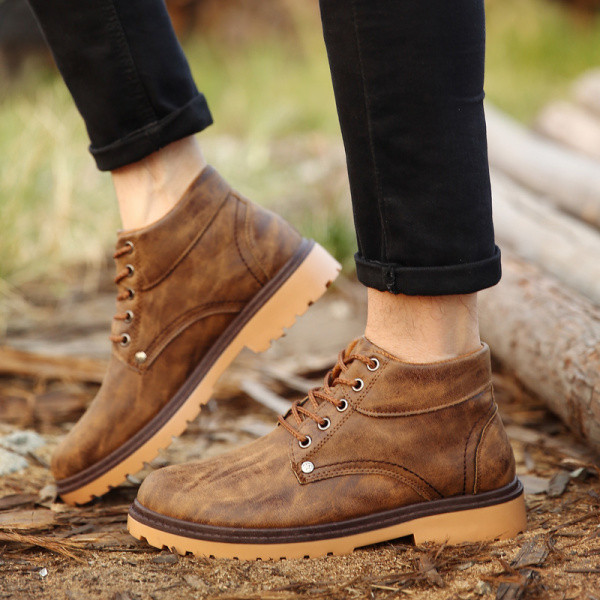 Alkalmi férfi cipő műbőrből, fűzős