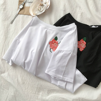 Ежедневна дамска тениска с къс ръкав и флорална бродерия