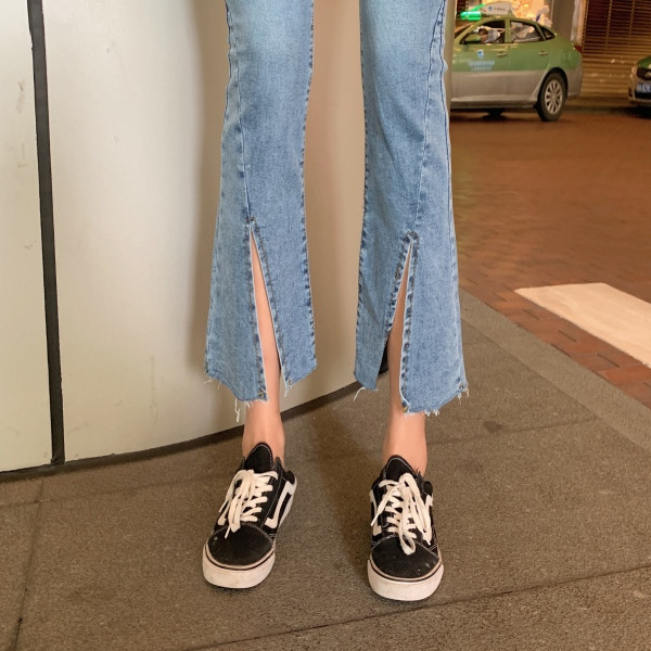 Moodsad lõhikutega naiste Charlestoni teksad