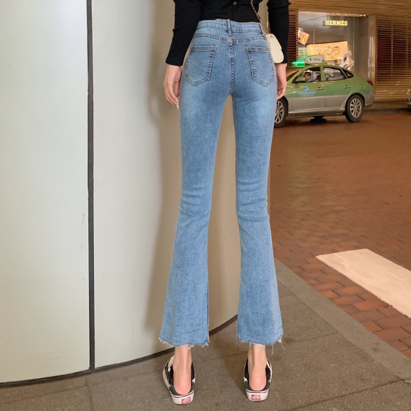 Moodsad lõhikutega naiste Charlestoni teksad