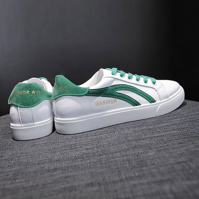 Modern női tornacipő velúr elemmel, lapos talppal