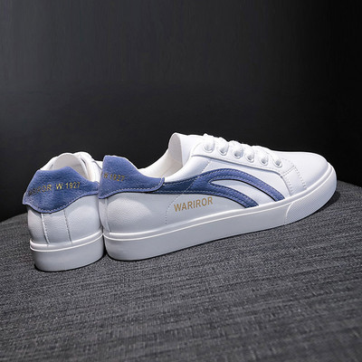 Modern női tornacipő velúr elemmel, lapos talppal