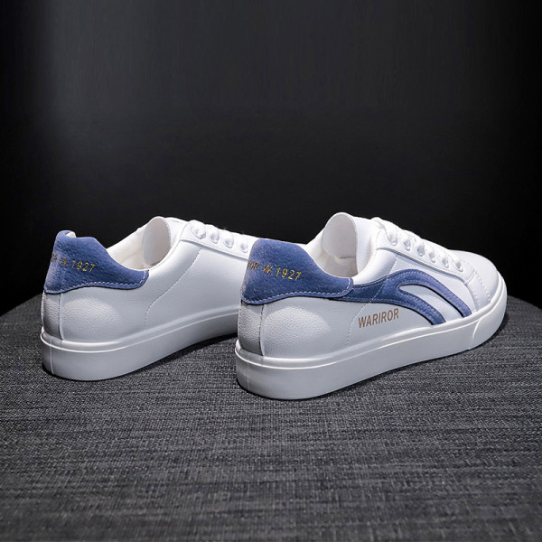 Moodsad naiste tossud seemisnahast elemendi ja lameda tallaga