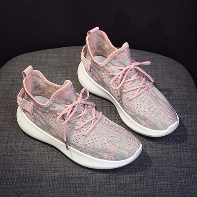 Sportos-alkalmi női tornacipő fűzővel és lapos talppal