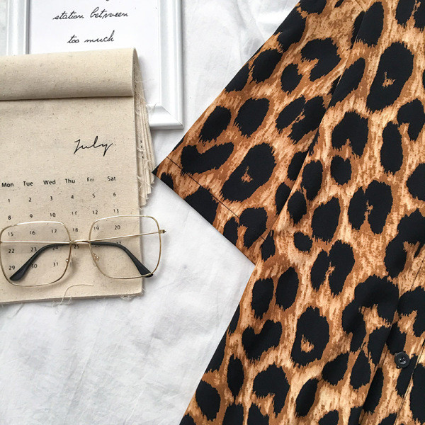 Свободна дамска риза в ретро стил с леопардов десен и къс ръкав