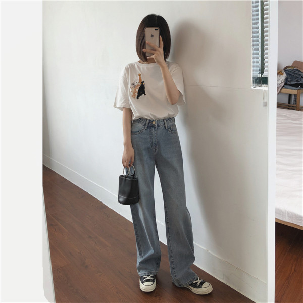 Uue mudeli puuvillane valge lühikeste varrukate ja loomatikandiga T-särk