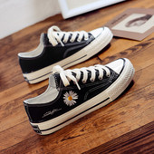 Alkalmi női tornacipő hímzéssel és nyakkendővel