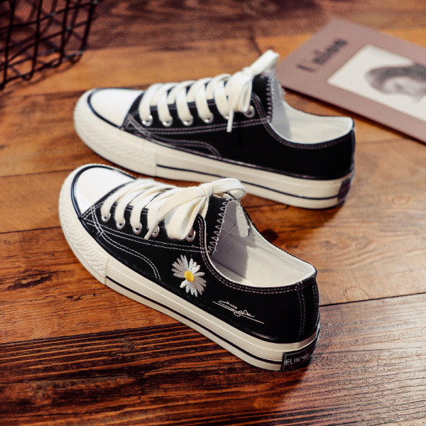 Naiste vabaaja tossud tikandite ja lipsudega