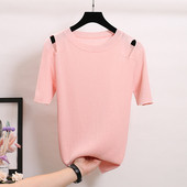 Stílusos női póló vékony kötésből, vállán kivágott részekkel