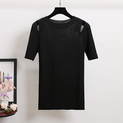 Stílusos női póló vékony kötésből, vállán kivágott részekkel