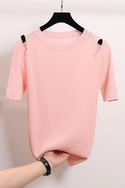 Stílusos női póló vékony kötésből, vállán kivágott részekkel