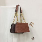 Stílusos női kistáska eco bőrből, lánc fogantyúval