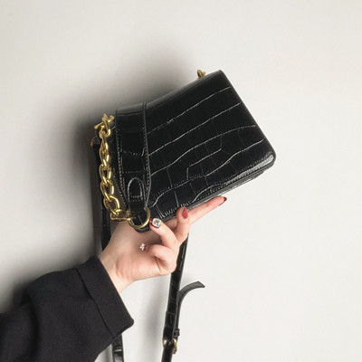 Stílusos női kistáska eco bőrből, lánc fogantyúval