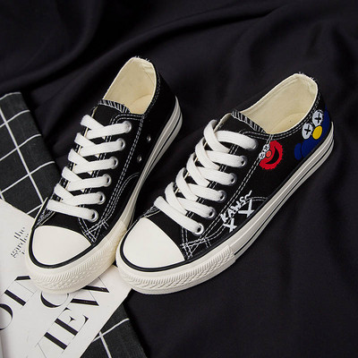 Alkalmi női tornacipő lapos talppal, színes rátéttel - két modell