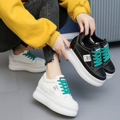 Női alkalmi tornacipő magas talppal és színes fűzőkkel - eko bőrből