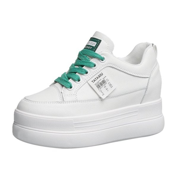 Női alkalmi tornacipő magas talppal és színes fűzőkkel - eko bőrből