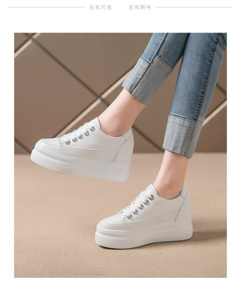 Valge kõrge tallaga kõrge tallaga nahast tossud