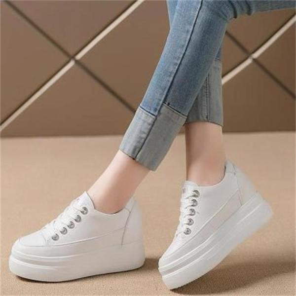 Valge kõrge tallaga kõrge tallaga nahast tossud