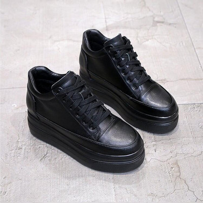 Naiste sügis-talvised kõrge tallaga tossud ökonahast musta värvi