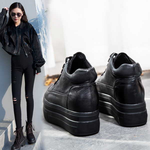 Naiste sügis-talvised kõrge tallaga tossud ökonahast musta värvi