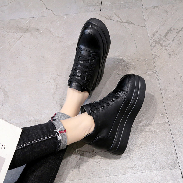 Naiste sügis-talvised kõrge tallaga tossud ökonahast musta värvi