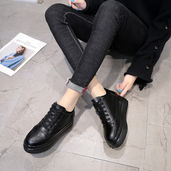 Naiste sügis-talvised kõrge tallaga tossud ökonahast musta värvi