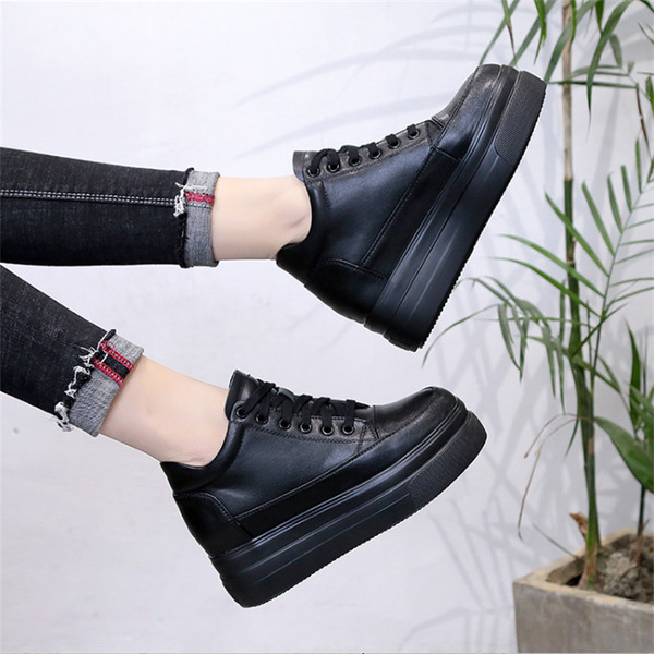 Naiste sügis-talvised kõrge tallaga tossud ökonahast musta värvi