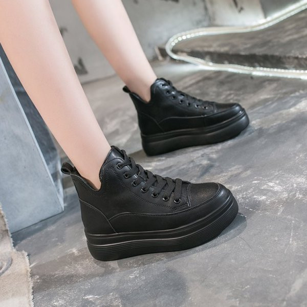 Női alkalmi sportcipő lapos talppal eko bőrből, fekete színben